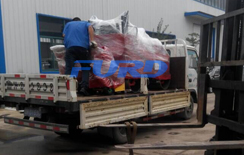 福瑞得機(jī)械座駕壓路機(jī)，路面開槽機(jī)成功裝車及時(shí)發(fā)貨