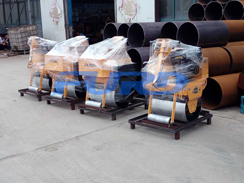 福瑞得機(jī)械5臺壓路機(jī)，一臺混凝土整平機(jī)及時(shí)發(fā)貨