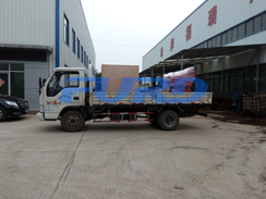 福瑞得機(jī)械瀝青灌縫機(jī)，手扶雙輪壓路機(jī)裝車成功及時(shí)發(fā)貨