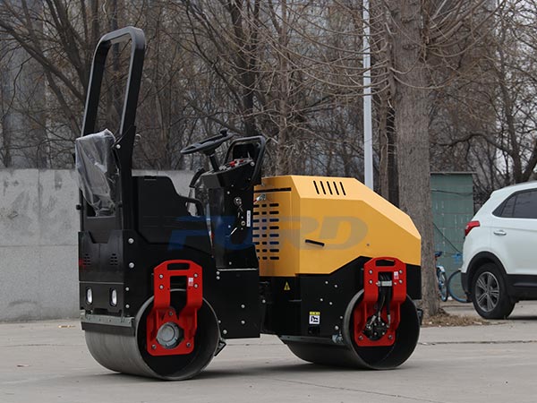 小型壓路機(jī)長(zhǎng)期不使用就能丟下保養(yǎng)嗎？