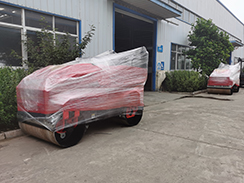 7月2日，福瑞得機械2臺全液壓座駕雙鋼輪壓路機打包發(fā)往吉林。